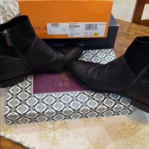 Isola Mosina Black Leather bootie 8.5 M